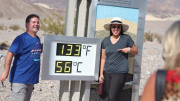 Las temperaturas de 130 °F o más solo se han registrado en la Tierra solo pocas veces, particularmente en El Valle de la Muerte.