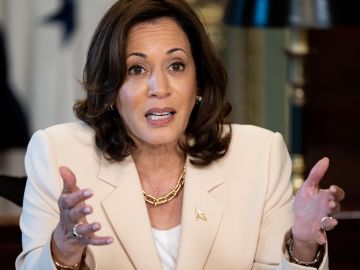 Harris hizo mención a la necesidad del Congreso de aprobar una reforma migratoria que regularice a los millones de migrantes indocumentados.