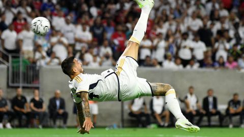 Joselu marca de chilena el segundo gol del Real Madrid ante Manchester United.