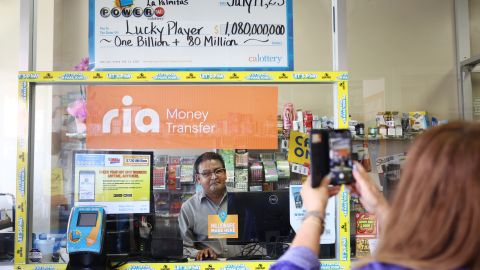 Las Palmitas Mini Market Powerball winner