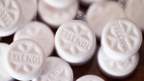 Las cápsulas de Tylenol extrafuerte de venta libre fueron mezcladas con cianuro de potasio.