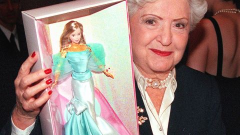 Ruth Handler y su muñeca Barbie.