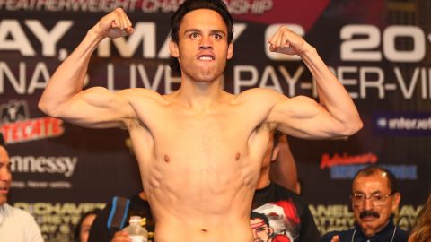 El pugilista e hijo del legendario boxeador mexicano sigue trabajando para superar sus problemas.
