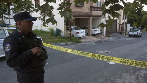 Dos cabezas fueron abandonadas cubiertas con una sábana en Nuevo León.