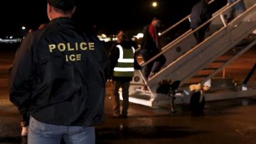 ICE mantiene sus vuelos de deportaciones.