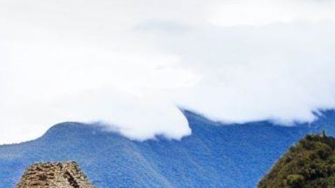 Ilustración de Machu Picchu con habitantes. (Ilustración Bing)