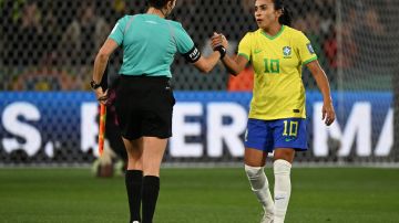Brasileña Marta hace historia al convertirse en la jugadora con más Mundiales jugados