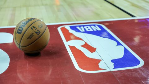 La NBA aprueba dos nuevas reglas: Penalización por 'flopping' y un 'challenge' extra si acierta el primero