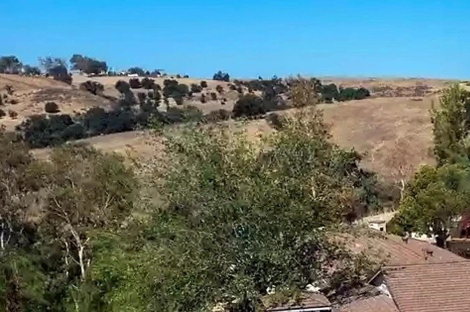 La propiedad está construida en un lote de 1.5 acres.