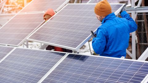 Instalación de paneles solares.