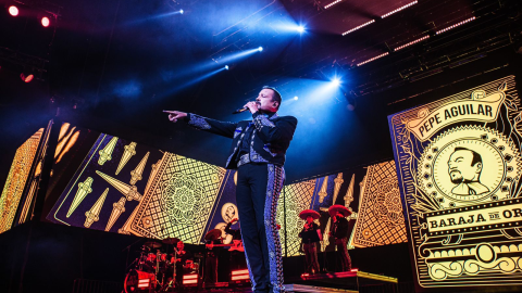 “Lo habían pedido los fans. Había muchos que decían ‘está padrísimo tu show, con tus hijos, tus caballos y todo lo que traes, pero ven tú solo también, te extrañamos’. Y así fue”, dijo sobre su Pepe Aguilar Tour 2023.