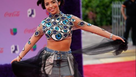 Ángela Aguilar en la alfombra roja de Premios Juventud.