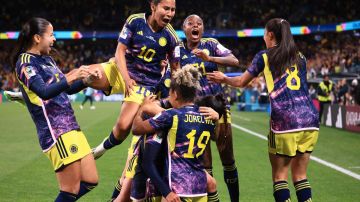 Las jugadoras de Colombia celebran el gol de Manuela Vanegas