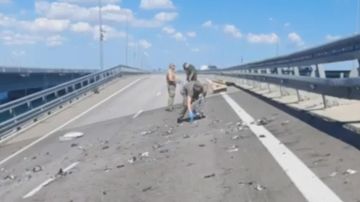 Rusia culpa a Ucrania por ataque al puente de Crimea.