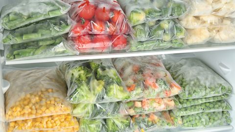 Congelar los alimentos es una buena opción cuando nos vamos de vacaciones