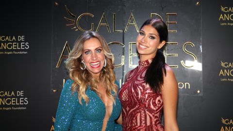 La presentadora Lili Estefan junto a su hija Lina Luaces.