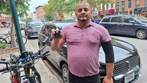 Líderes de esta industria del transporte a pedido, como el ecuatoriano José Altamirano, quieren que las antiguas y costosas cámaras  obligatorias, sean actualizadas