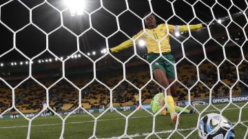 La sudafricana Thembi Kgatlana celebra su gol contra Italia.