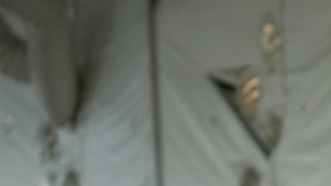 Residentes de la Gran Manzana siguen criticando la instalación de refugios en espacios públicos