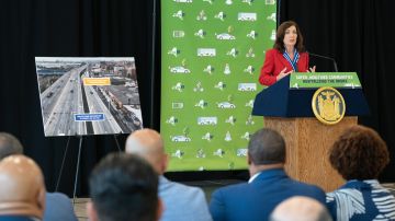 La gobernadora Kathy Hochul informó este lunes sobre avances en mejoras a la infraestructura en El Bronx, así como una asignación millonaria para alcanzar las metas de transporte limpio.