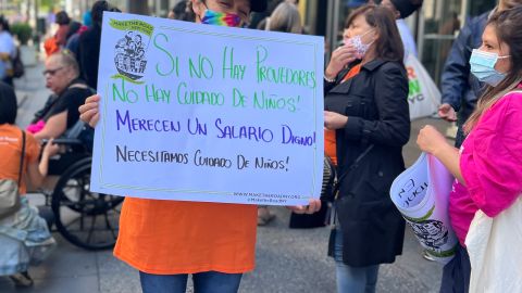 Trabajadores de cuidado infantil de NY podrán recibir bonos de entre $2,300 y $3,000