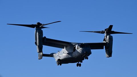 El Osprey, un avión con capacidad de despegar en vertical como un helicóptero, sufrió el accidente durante los ejercicios militares.