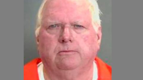 Ferguson sacó una pistola Glock .40 de su tobillera y le disparó mortalmente a su esposa en el pecho.