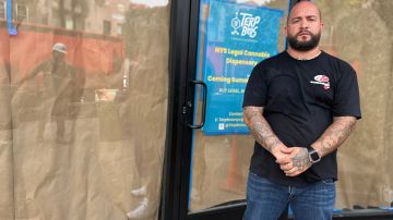 Jeremy Rivera, propietario de la tienda de marihuana Terp Bros, en la Avenida Ditmars y calle 36 no podrá abrir todavía