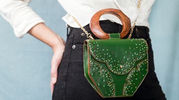 La "Emma Cactus Leather Bag" sorprendió al jurado de los premios, conformado por la experta en tendencias Dayna Isom Johnson y la reconocida actriz, empresaria, productora y diseñadora de calzado Sarah Jessica Parker.