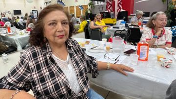 La peruana Frida Contreras, de 73 años, en el Centro de Adultos Mayores Comfort de Queens