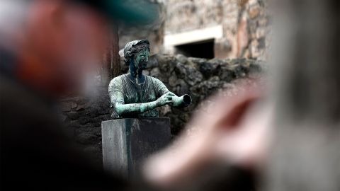 Los alemanes tiraron una estatua antigua al norte de Italia. (Imagen de referencia)