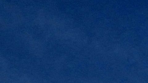 Una sombrilla atravesó la pierna de una mujer que se relajaba en una playa de Indiana.