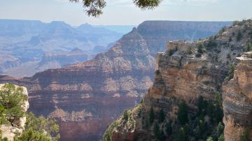 Grand Canyon West está localizado dentro de la Reserva Hualapai al borde occidental del cañón en el estado de Arizona.
