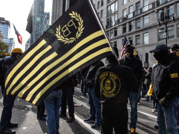 Miembros de Proud Boys en una manifestación.