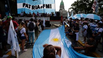 Este impulso financiero inmediato llega mientras Argentina se esfuerza por afrontar los desafíos económicos.
