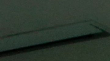 Una imagen del narcotraficante colombiano Dairo Antonio Usuga, también conocido como Otoniel, se muestra en una pantalla mientras el fiscal del Distrito Este de Nueva York, Breon Peace, habla sobre su extradición  el 5 de mayo de 2022.