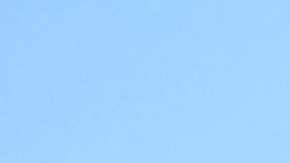 El hombre enfrenta numerosos cargos por filmar y difundir material de abuso infantil.