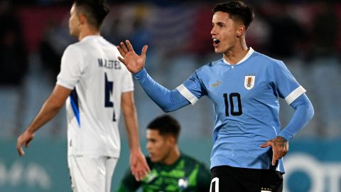 El futbolista uruguayo desmintió sus deseos de querer abandonar las filas del Club América.