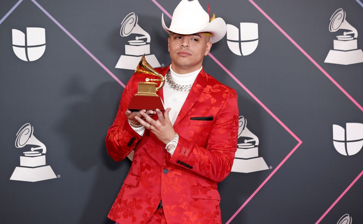 Eduin Caz, vocalista de Grupo Firme, anuncia su retiro de los ...