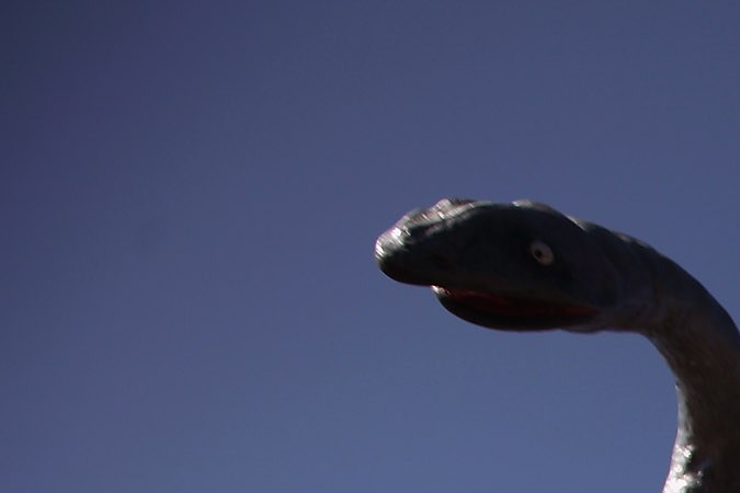 Un modelo del monstruo de Loch Ness se coloca fuera de un centro de visitantes el 30 de marzo de 2012. (Foto: Jeff J Mitchell/Getty Images)