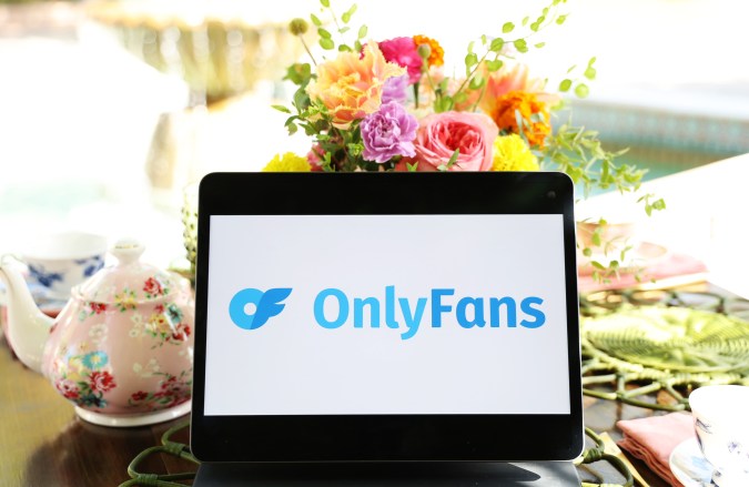 Imagen del logotipo de OnlyFans en una tableta electrónica. (Foto: Phillip Faraone/Getty Images for OnlyFans)