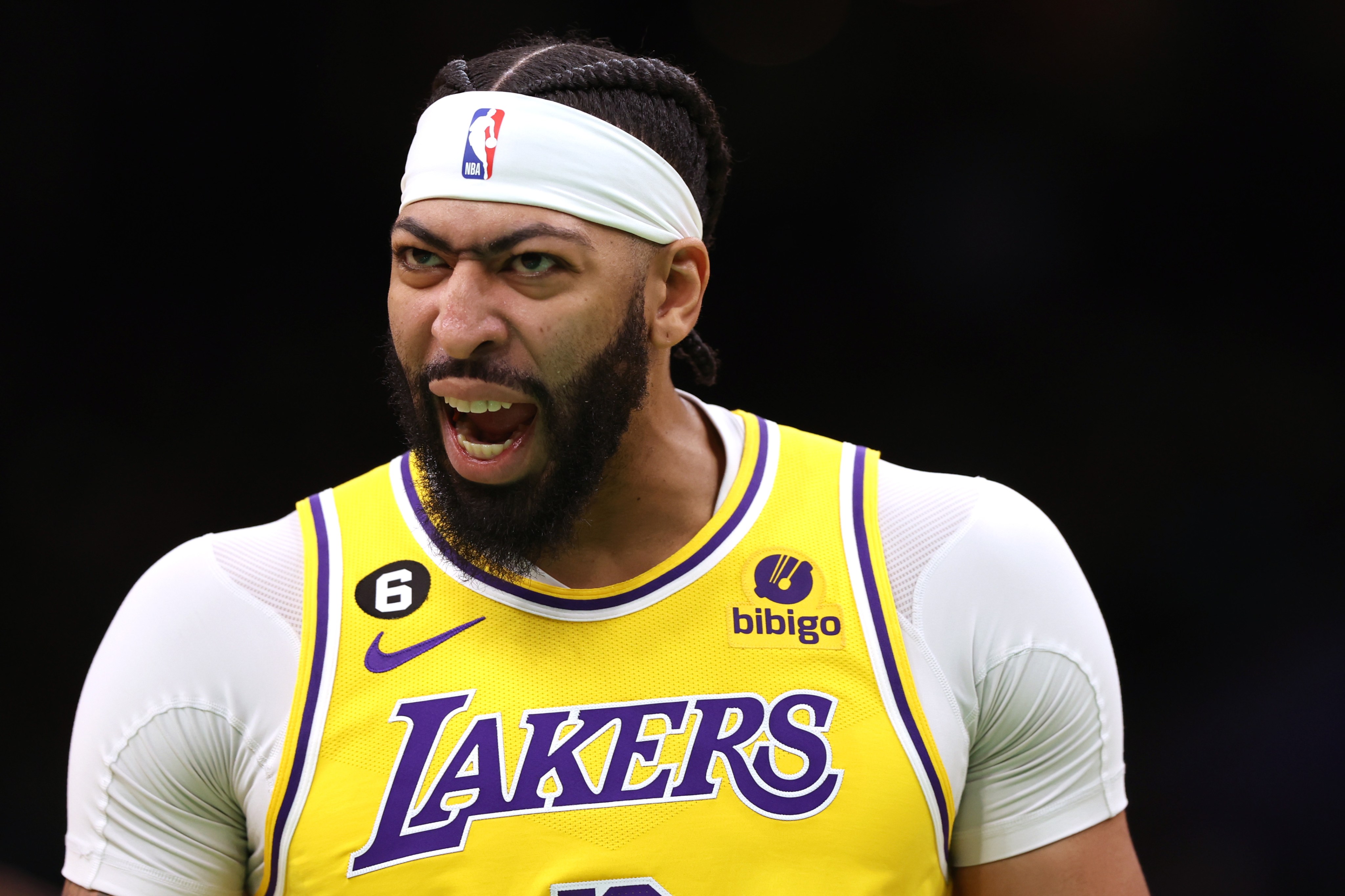 Anthony Davis assina uma extensão máxima antecipada com o Los Angeles Lakers