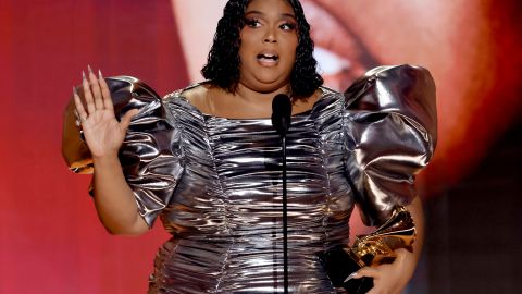 Lizzo en los premios Grammy 2023.