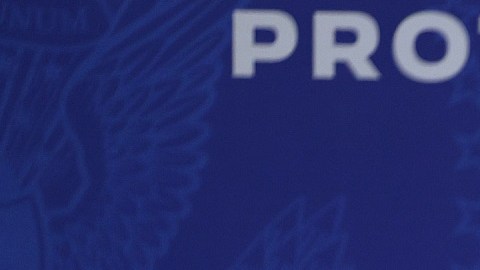 El presidente Biden celebró el primer paquete de medicamentos cuyo precio será menor.