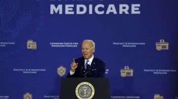 El presidente Biden celebró el primer paquete de medicamentos cuyo precio será menor.
