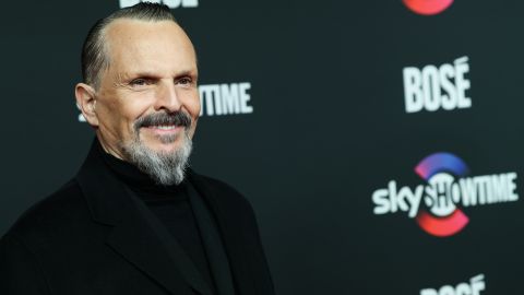 Miguel Bosé habló sobre el roba para tranquilizar a sus fans.