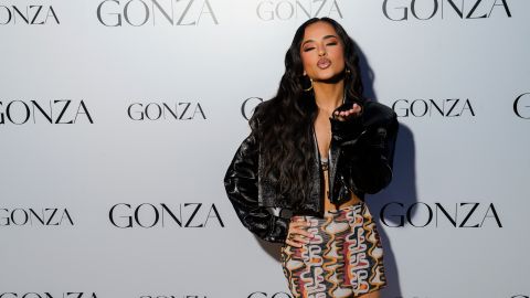 La cantante Becky G pasó un susto mientras ofrecía un concierto.