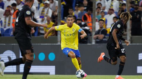 El delantero portugués superó a una leyenda del balompié mundial con su gol de cabeza.