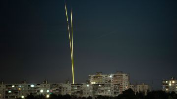 misiles rusos lanzados desde la región rusa de Belgorod volando hacia Kharkiv, este de Ucrania