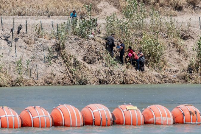 El Departamento de Justicia de Estados Unidos ha demandado a Texas por la instalación de las boyas.